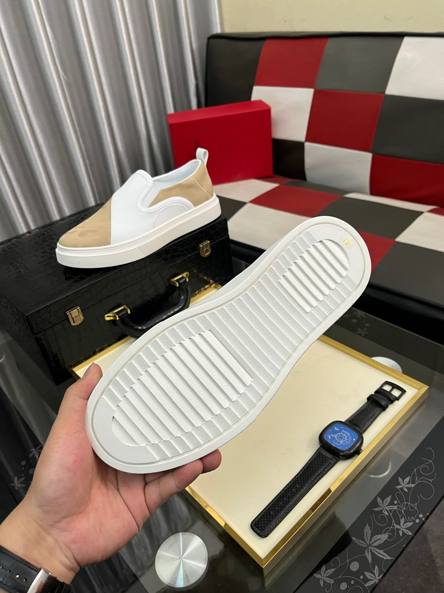 Men's shoes 💰420⌚️⌚️ VALENTINO Valentino's 2024 SS spring and summer new hot casual sports shoes, imported elastic fabric upper ➕The heel is Warren's exclusive rivet shape. The whole is very representative, the combination outsole is really easy to wear and very comfortable on the foot~, classic, comfortable and versatile! Size: 38-443️⃣Colors available